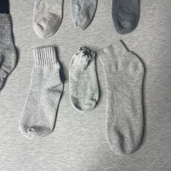 Hanes Women’s Athletic Performance Mismatched 7 Ankle & Crew Socks - Picture 6 of 7